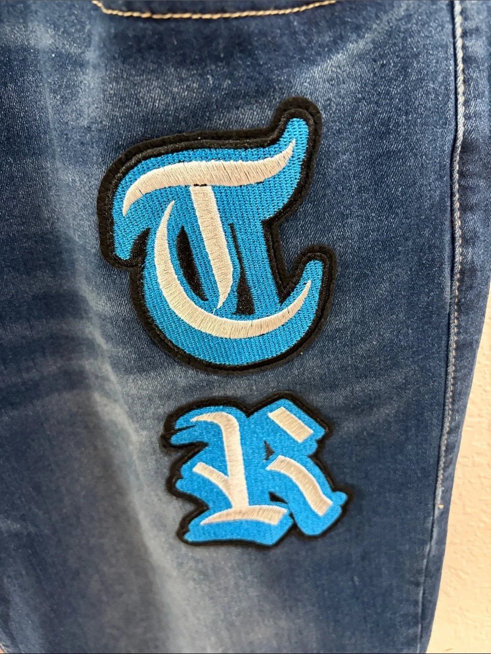 True Religion BOBBY APPLIQUE BAGGY ,Size 36,Jeans - Back Pocket Detail